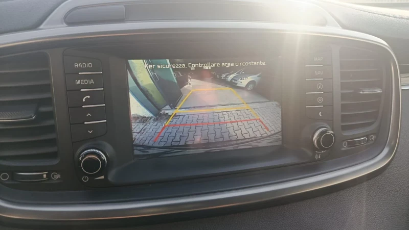 Kia Sorento 6+ 1* LED* PANORAMA* КОЖА* КАМЕРА* ПОДГРЕВ* , снимка 8 - Автомобили и джипове - 53077843