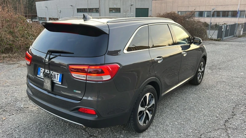 Kia Sorento 6+ 1* LED* PANORAMA* КОЖА* КАМЕРА* ПОДГРЕВ* , снимка 5 - Автомобили и джипове - 53077843