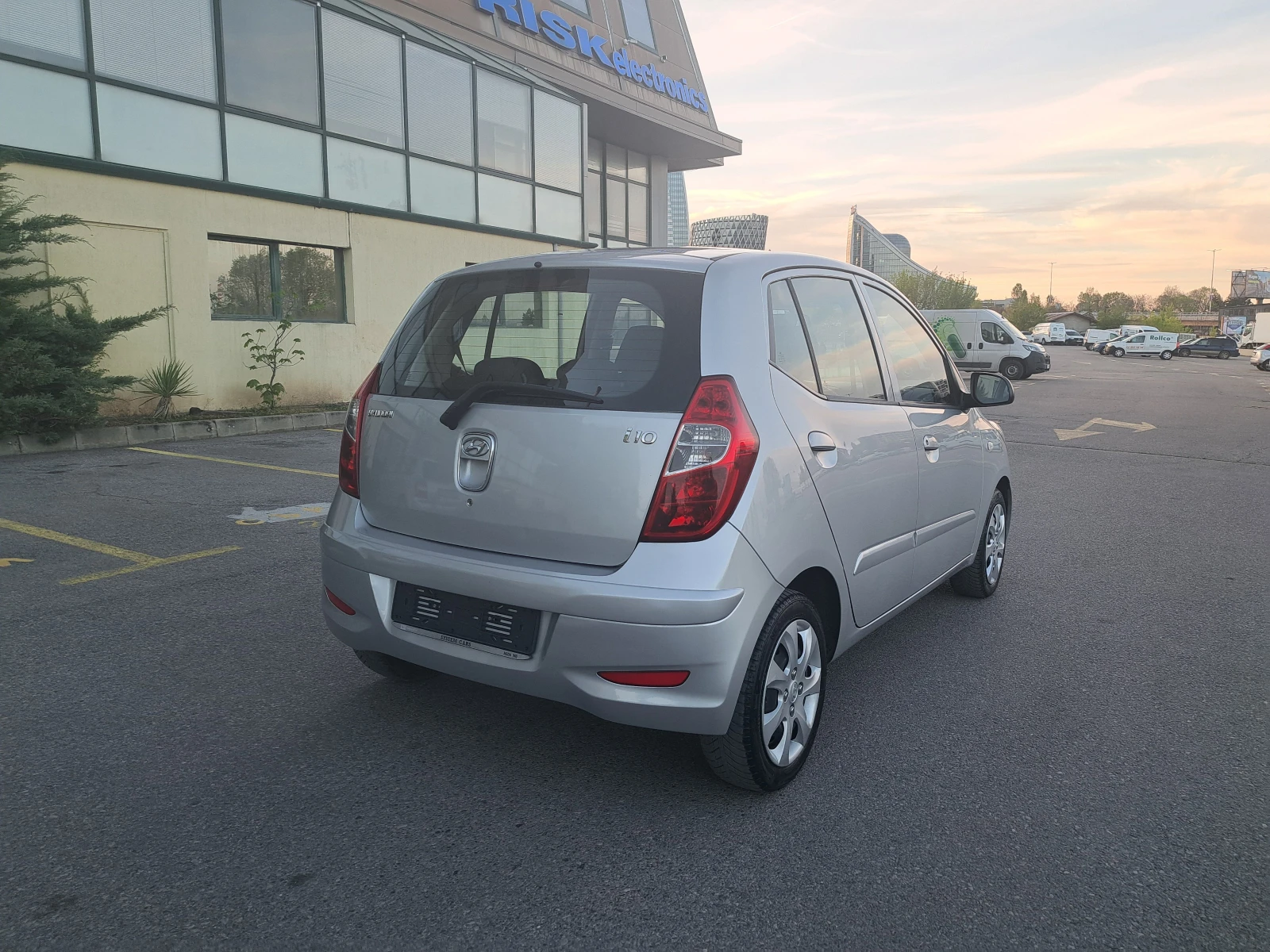 Hyundai I10 * 125 ХИЛ.KM.* TOP* ИТАЛИЯ* , снимка 6 - Автомобили и джипове - 46973692