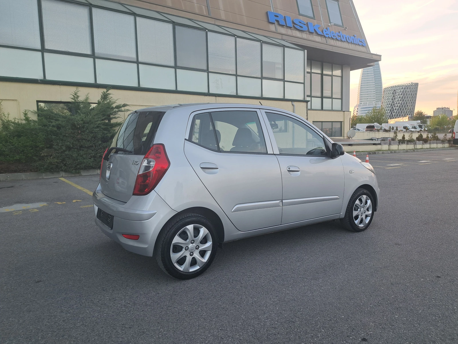 Hyundai I10 * 125 ХИЛ.KM.* TOP* ИТАЛИЯ* , снимка 7 - Автомобили и джипове - 46973692