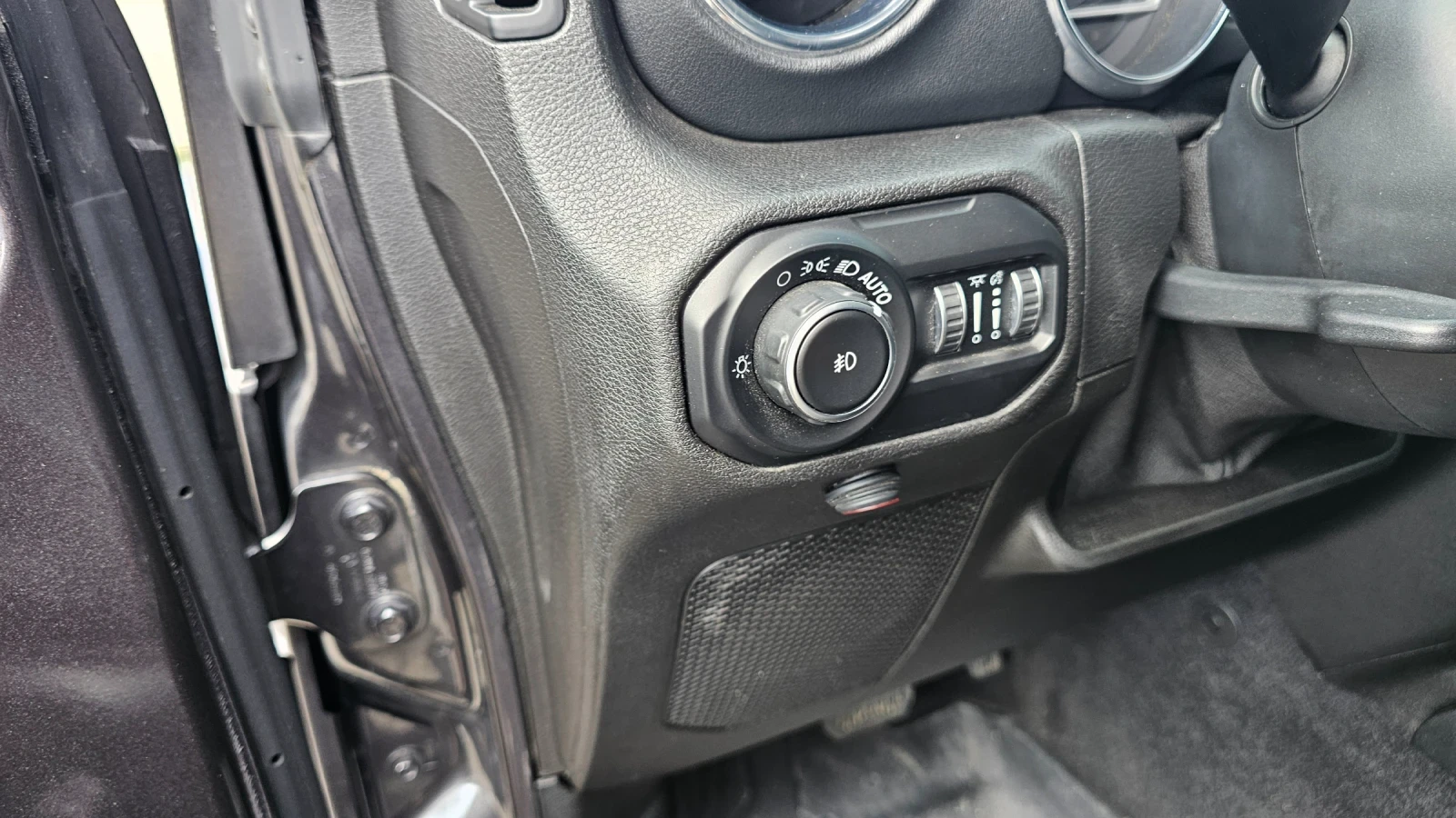 Jeep Wrangler SAHARA | Mobile.bg � ����������� 12