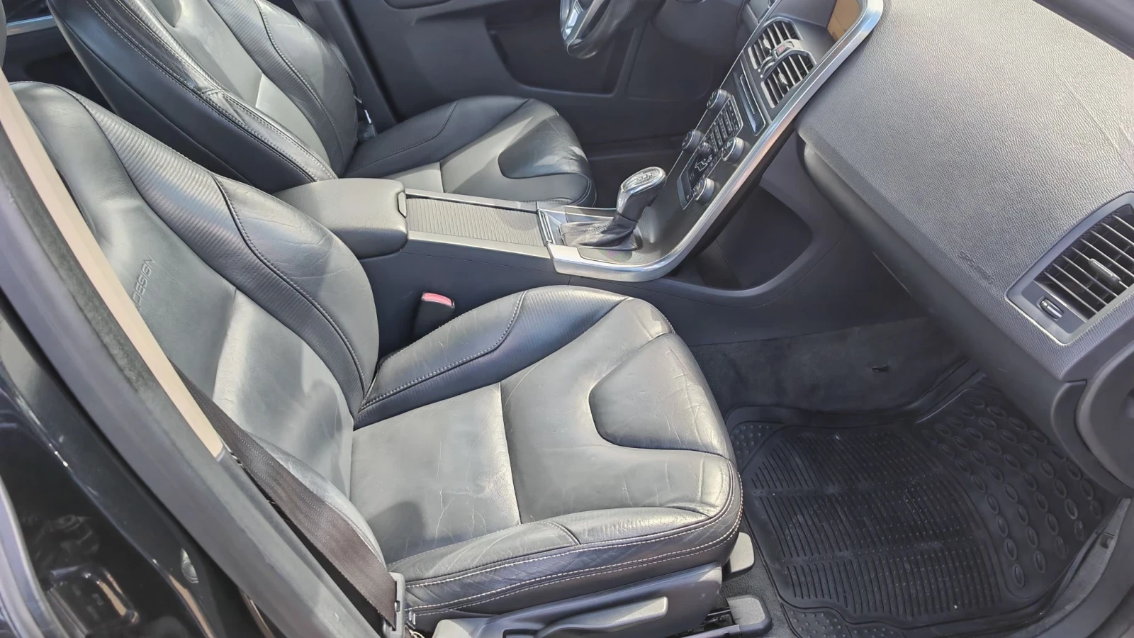 Volvo XC60 2.4 D5-215k.R-DESIGN, 4х4, СЕРВИЗНА КНИЖКА , снимка 12 - Автомобили и джипове - 56180937