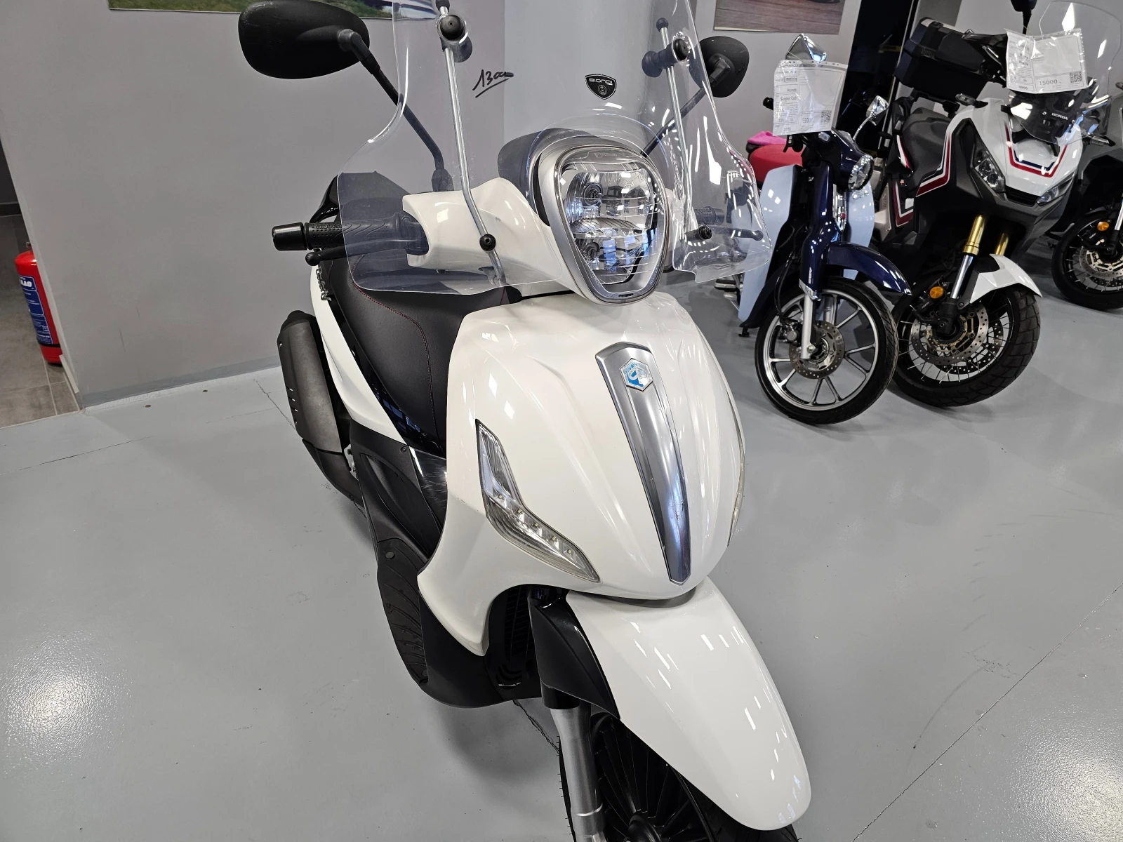 Piaggio Beverly 300ie, 2016г., снимка 8 - Мотоциклети и мототехника - 55537695