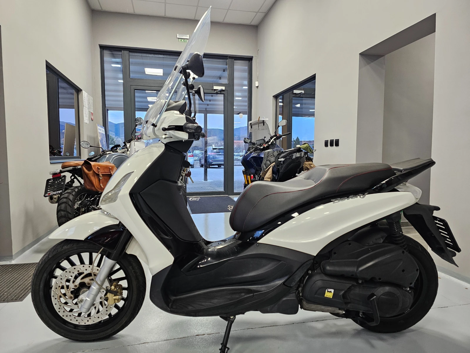 Piaggio Beverly 300ie, 2016г., снимка 5 - Мотоциклети и мототехника - 55537695