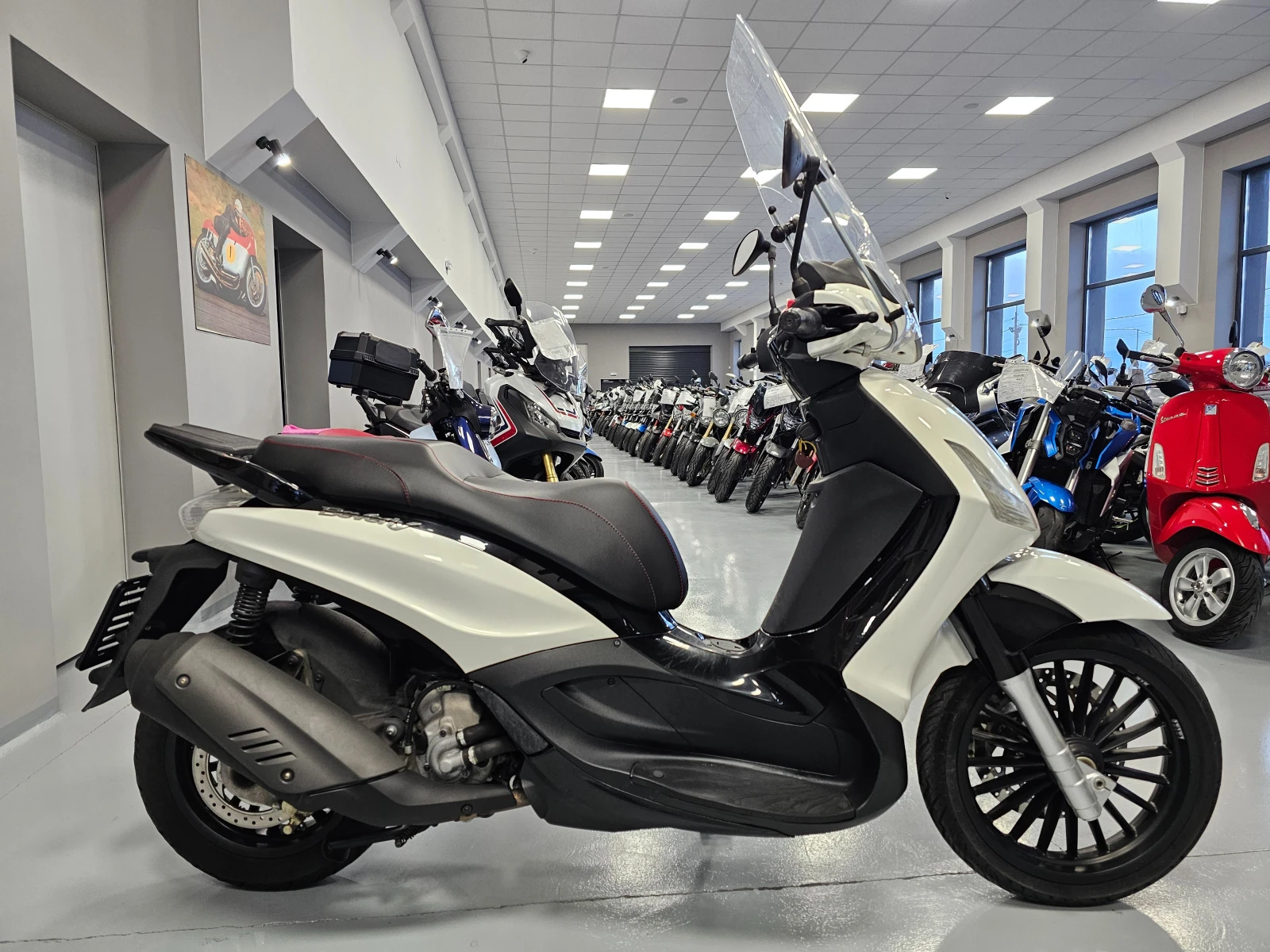 Piaggio Beverly 300ie, 2016г., снимка 2 - Мотоциклети и мототехника - 55537695