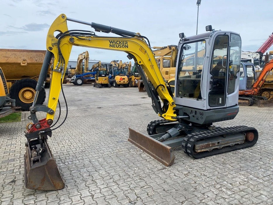 Багер Wacker Neuson EZ38