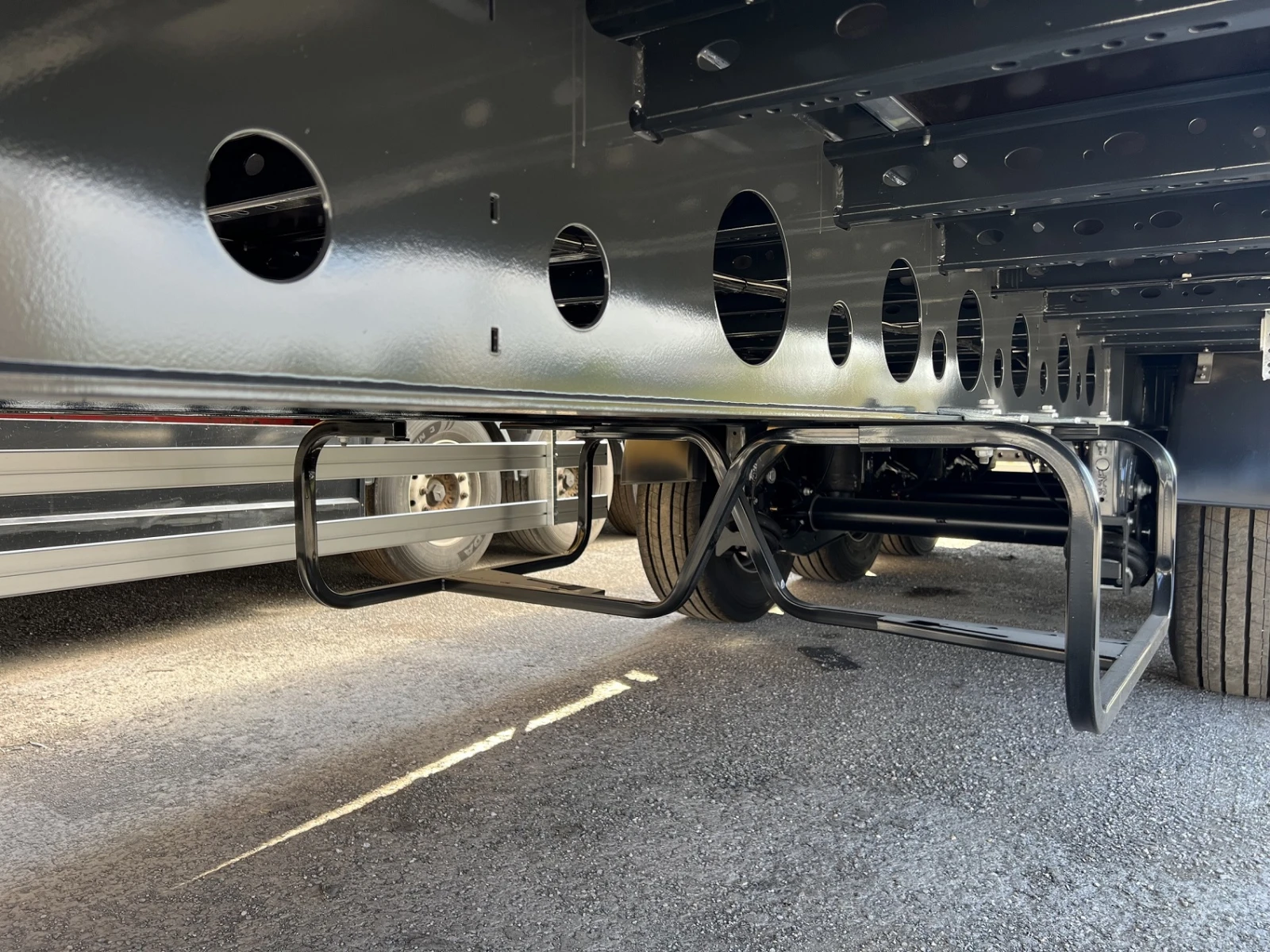  Schwarzmuller J-Serie, 5550kg, , Goodyear | Mobile.bg   6