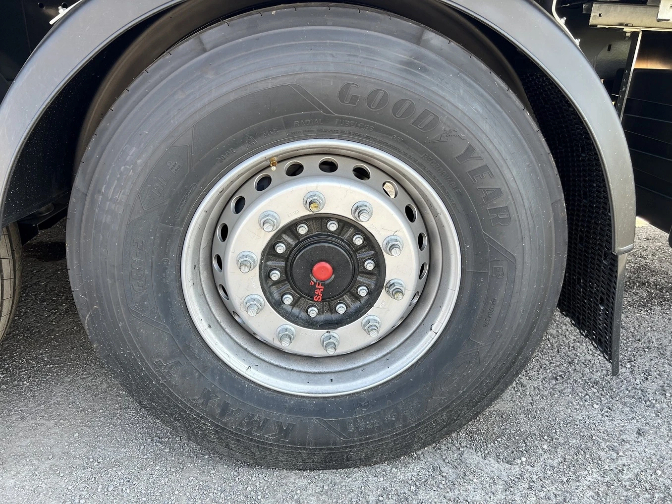  Schwarzmuller J-Serie, 5550kg, , Goodyear | Mobile.bg   9