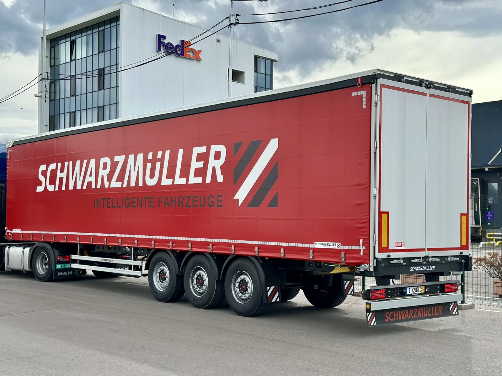  Schwarzmuller J-Serie, 5550kg, , Goodyear | Mobile.bg   1