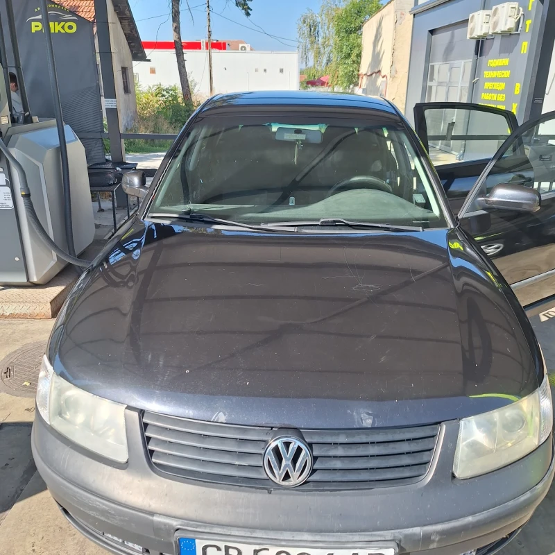 VW Passat 1.6i, снимка 1 - Автомобили и джипове - 47404645