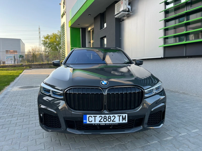 BMW 740 x-Drive* Full M-Pack* Head-up* 360 Cam* DravitGrey, снимка 3 - Автомобили и джипове - 51673243