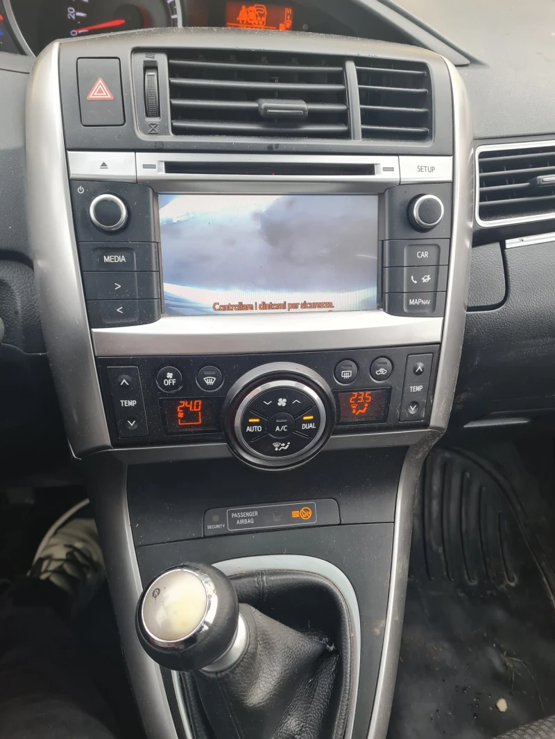 Toyota Verso 2.0D, снимка 3 - Автомобили и джипове - 49388909