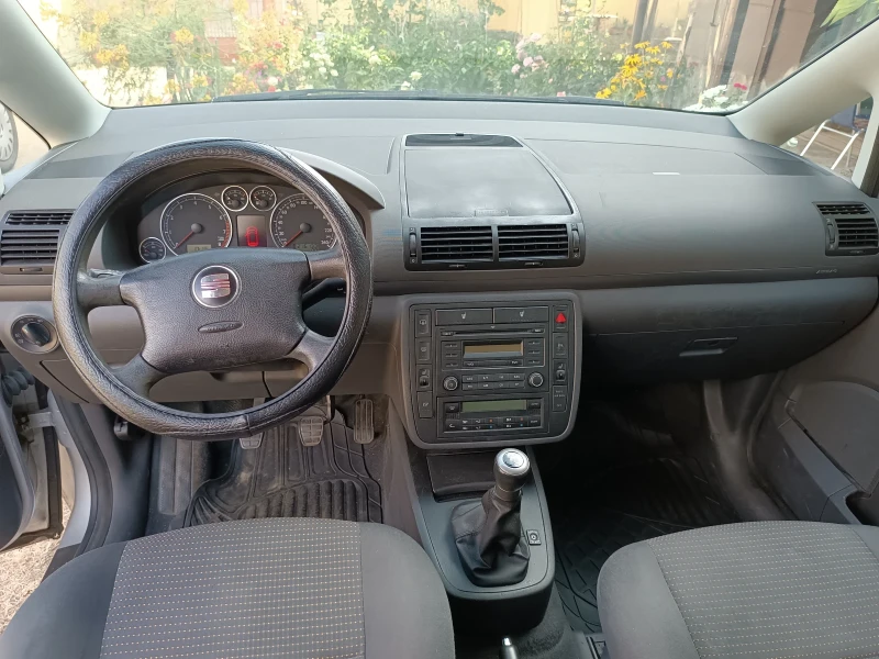 Seat Alhambra 2.0 бензин , снимка 8 - Автомобили и джипове - 51373349