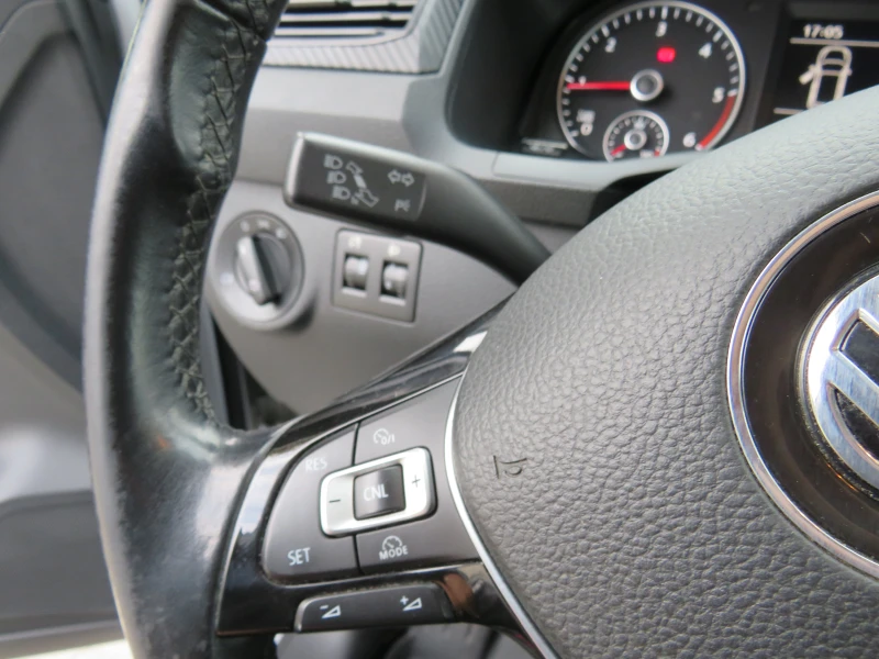 VW Caddy * 2.0TDI DISTRONIC ПЪТНИЧЕСКИ* , снимка 15 - Автомобили и джипове - 52244648