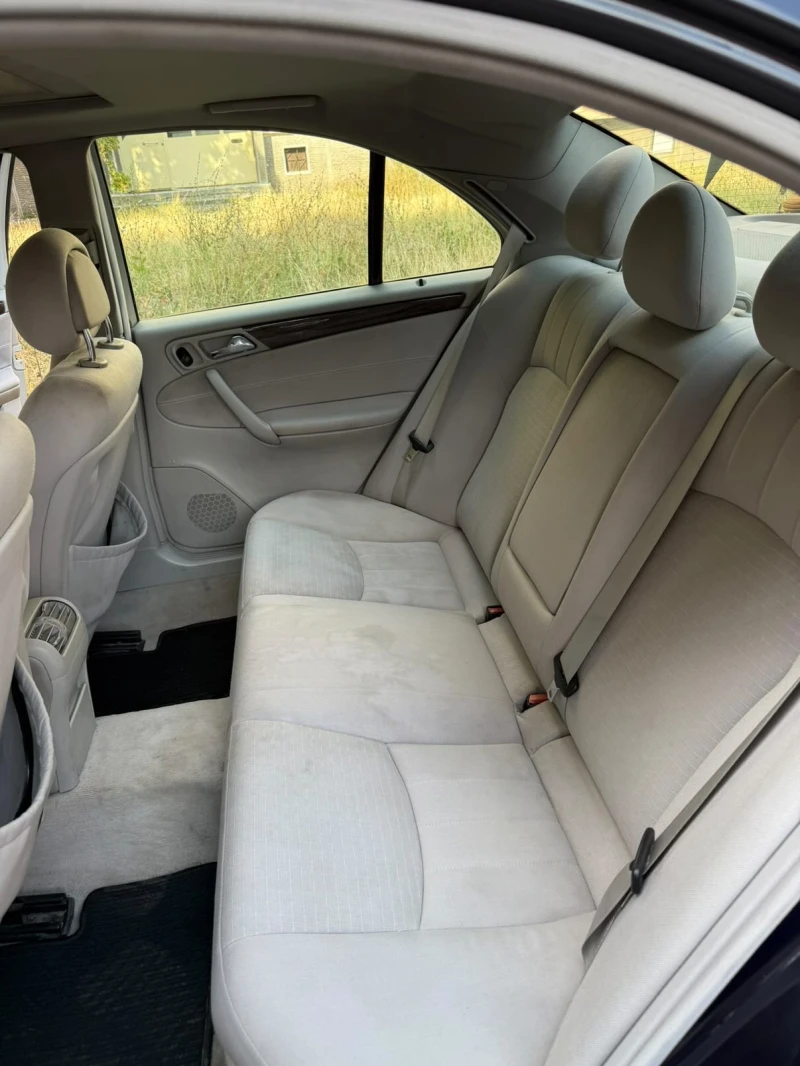 Mercedes-Benz 220, снимка 16 - Автомобили и джипове - 52713316