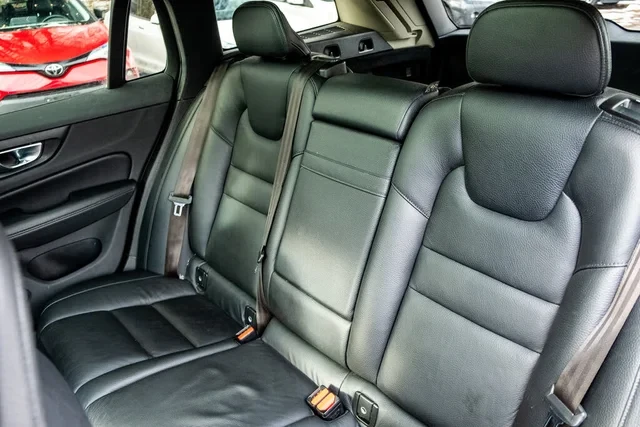 Volvo V60 T5 AWD* АвтоКредит* (ЦЕНА ДО БГ), снимка 14 - Автомобили и джипове - 53477851