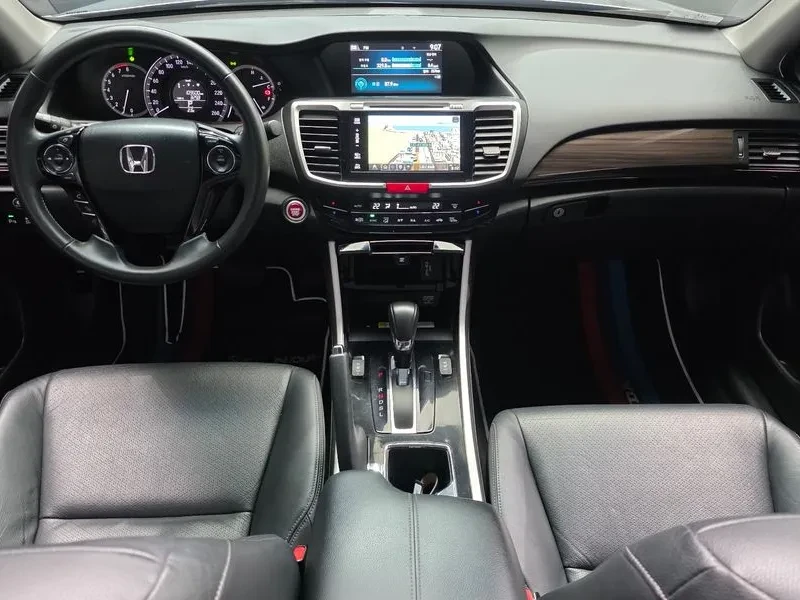 Honda Accord 2.4 , снимка 7 - Автомобили и джипове - 55207332