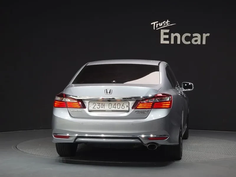 Honda Accord 2.4 , снимка 4 - Автомобили и джипове - 55207332