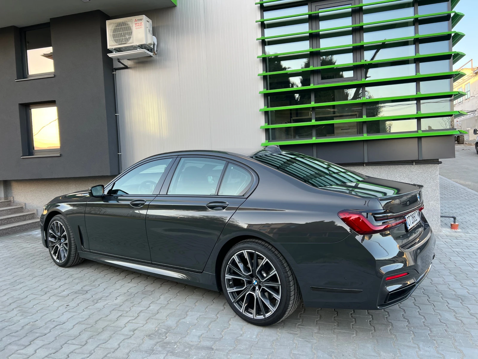 BMW 740 x-Drive* Full M-Pack* Head-up* 360 Cam* DravitGrey - изображение 8