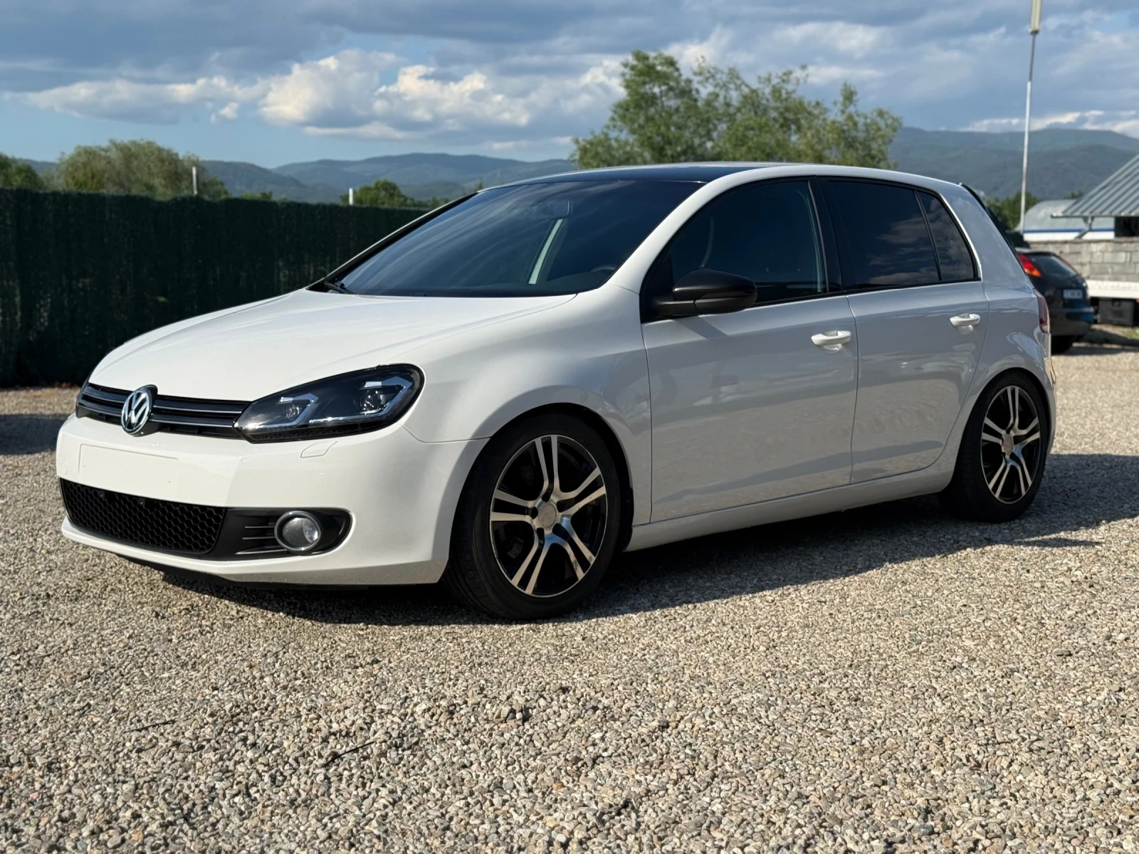 VW Golf 2.0tdi/140hp/ R-LINE / AUTOMATIC  - изображение 3