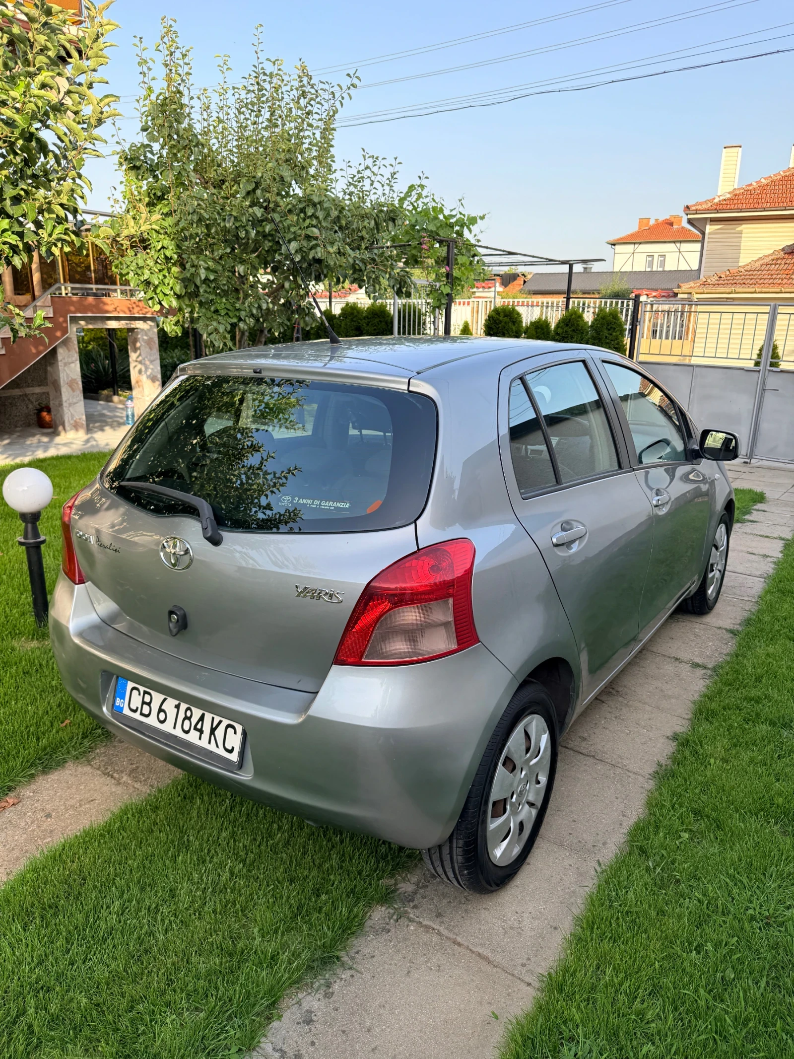 Toyota Yaris 1.3 - изображение 3