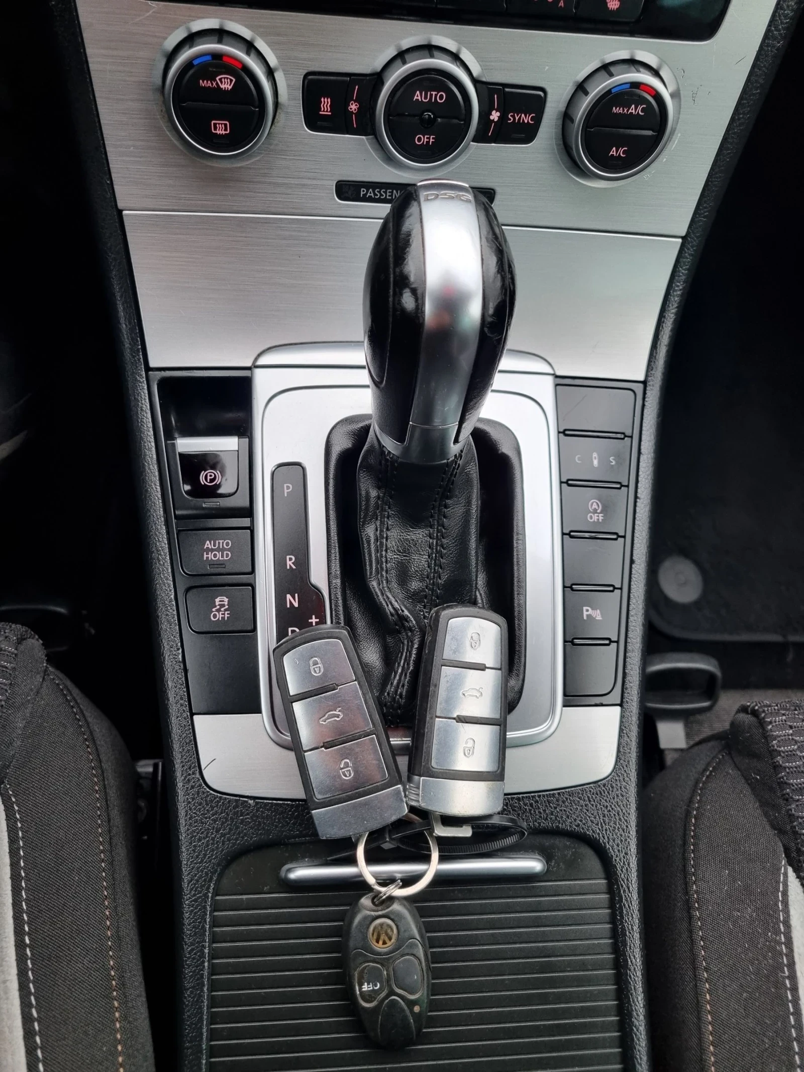 VW Passat 2.0tdi 140.  R-line ! DSG ! | Mobile.bg   15