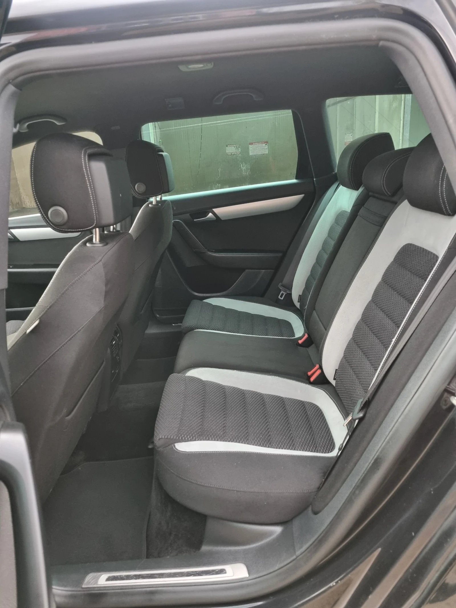 VW Passat 2.0tdi 140.  R-line ! DSG ! | Mobile.bg   11