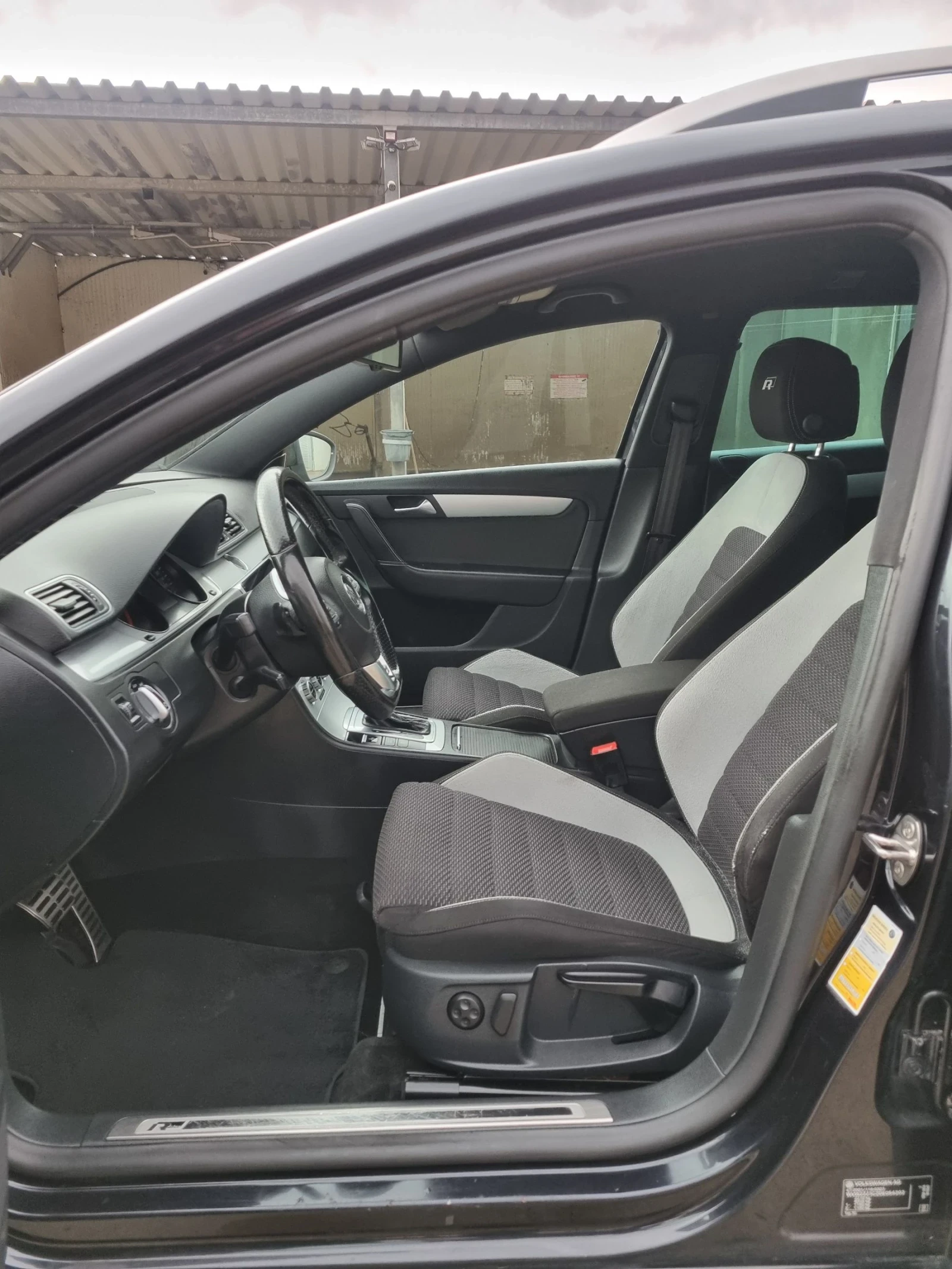 VW Passat 2.0tdi 140.  R-line ! DSG ! | Mobile.bg   9