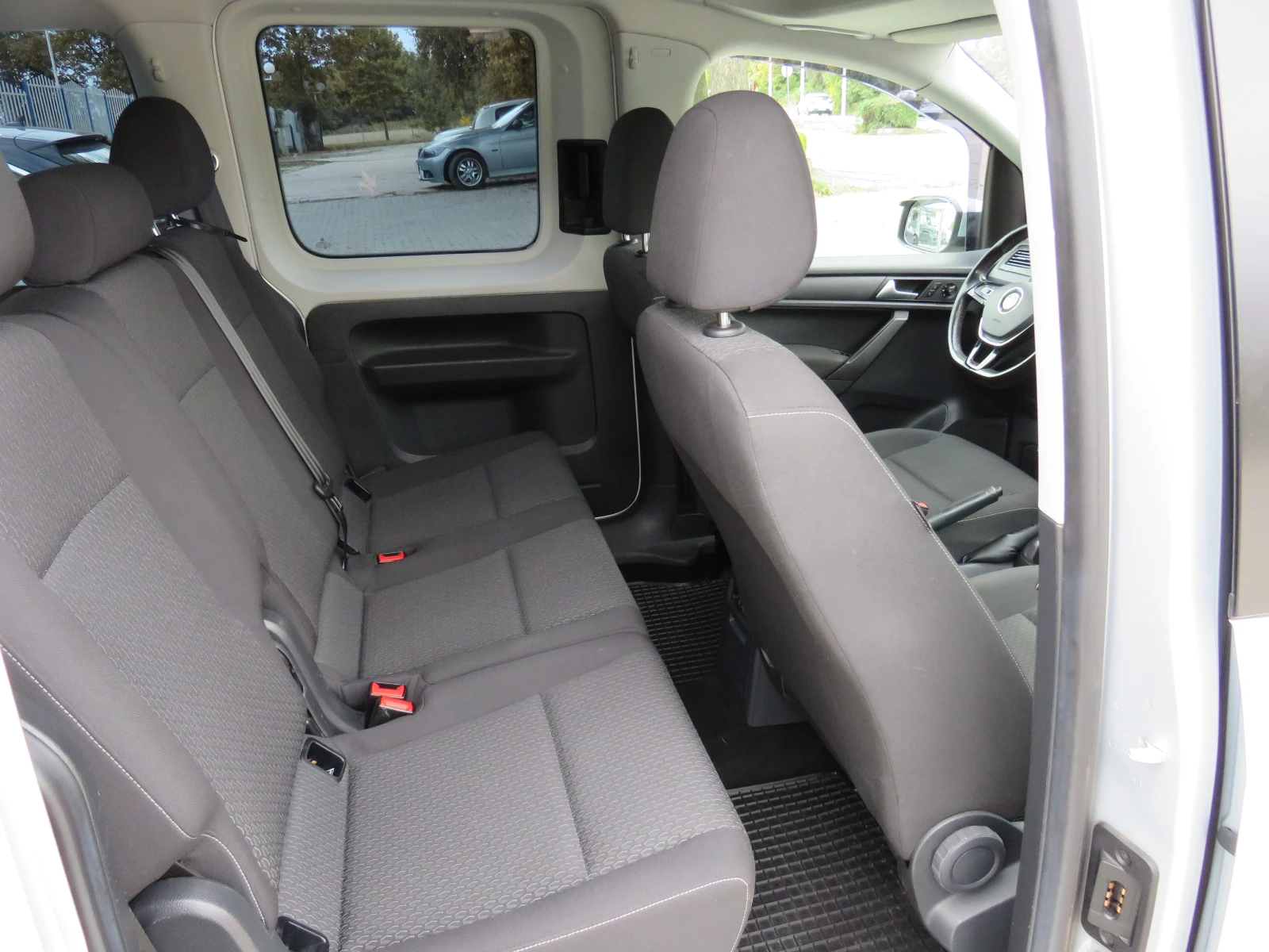 VW Caddy * 2.0TDI DISTRONIC *  | Mobile.bg   11