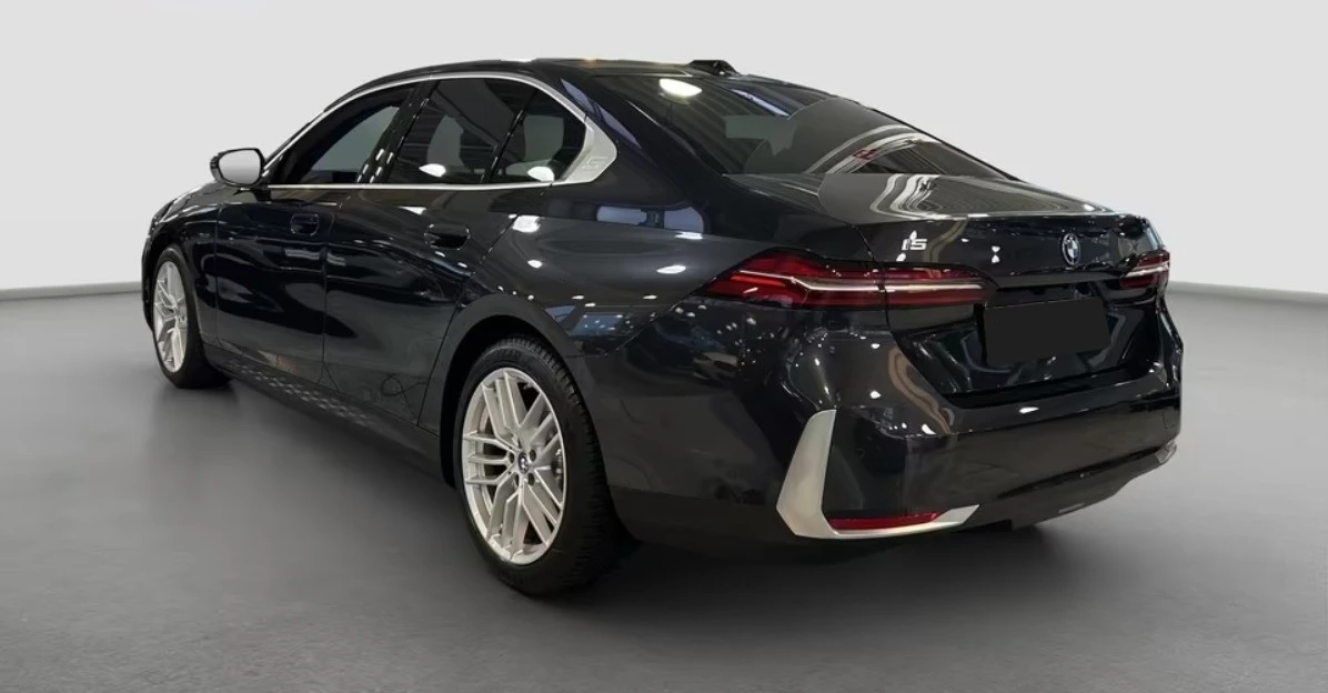 BMW i5 eDrive40* Carbon* Pano* H/K* Memory* HuD, снимка 2 - Автомобили и джипове - 54065659