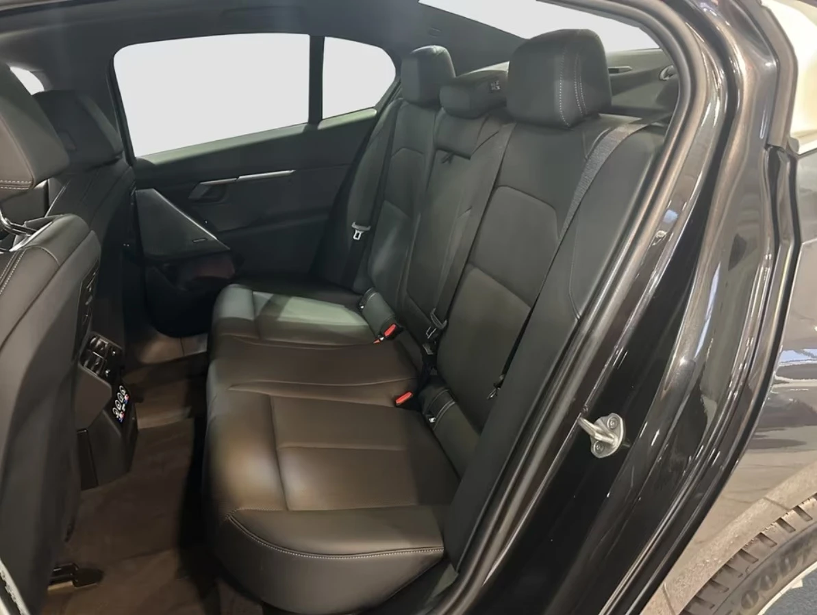 BMW i5 eDrive40* Carbon* Pano* H/K* Memory* HuD, снимка 7 - Автомобили и джипове - 54065659