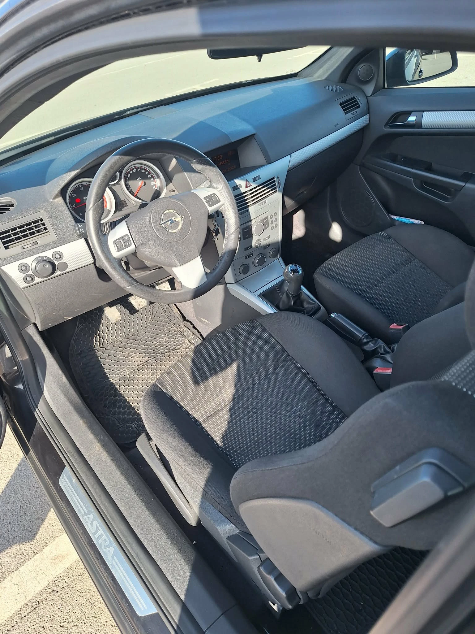 Opel Astra, снимка 9 - Автомобили и джипове - 54231024