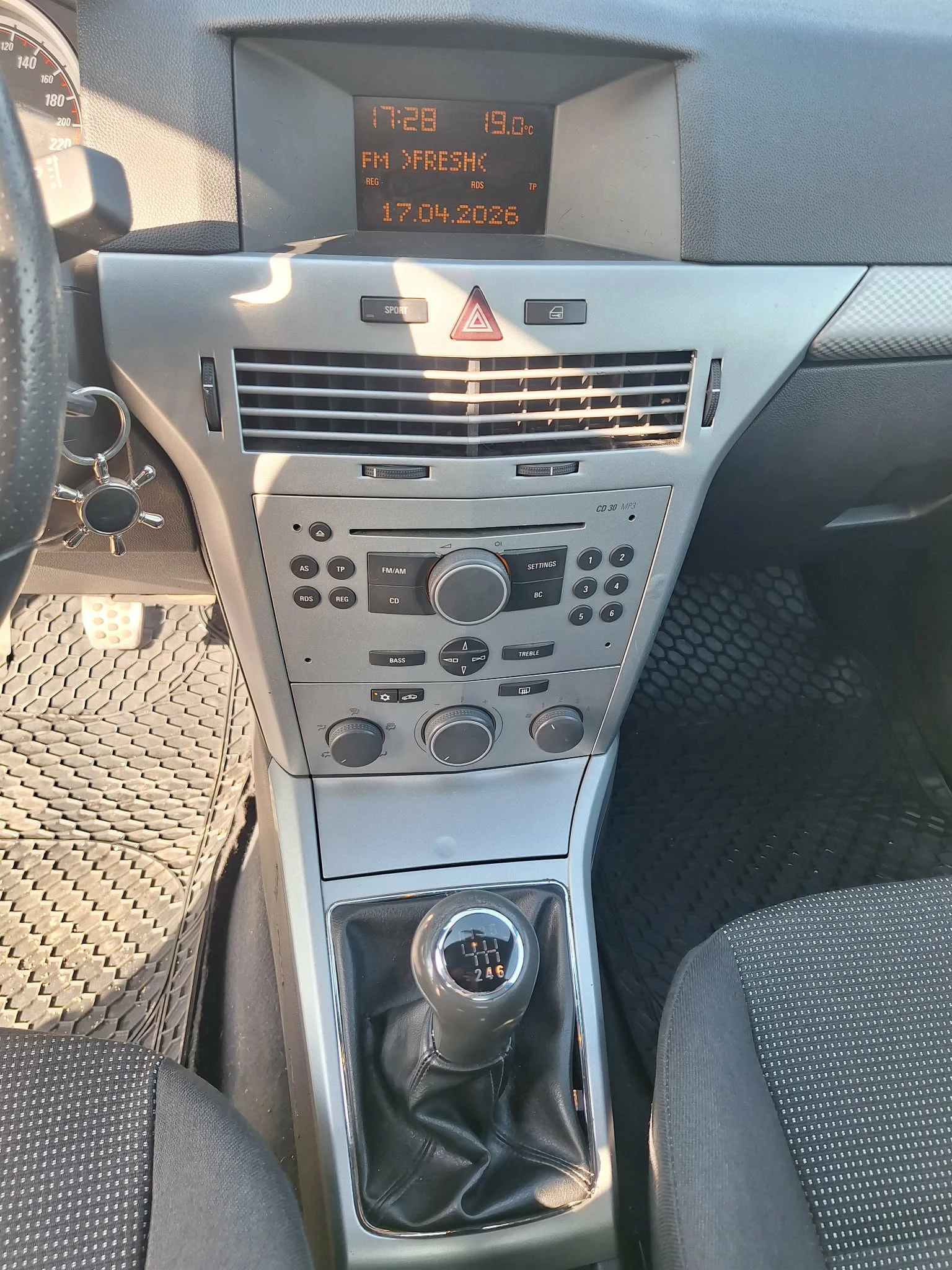 Opel Astra, снимка 7 - Автомобили и джипове - 54231024