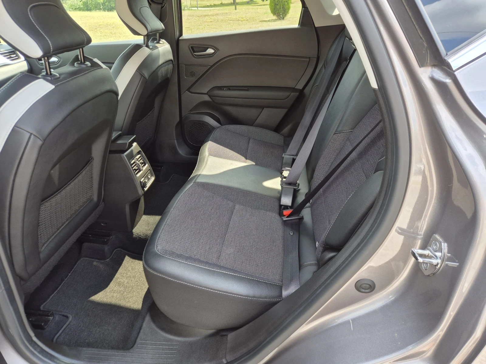 Renault Captur 1.6 E_TECH HYBRID , снимка 15 - Автомобили и джипове - 55050240