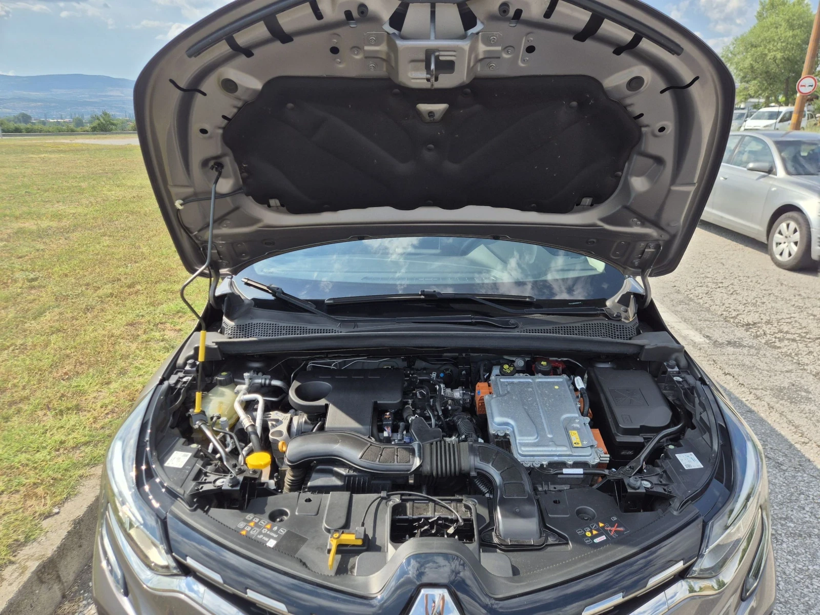 Renault Captur 1.6 E_TECH HYBRID , снимка 17 - Автомобили и джипове - 55050240