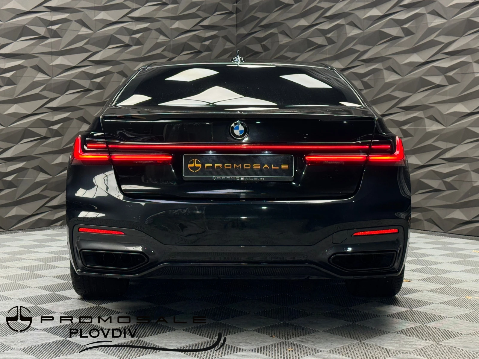 BMW 750 i xDrive M-sportpack 3d B&W* 360* Pano* 3xTV, снимка 4 - Автомобили и джипове - 55895966