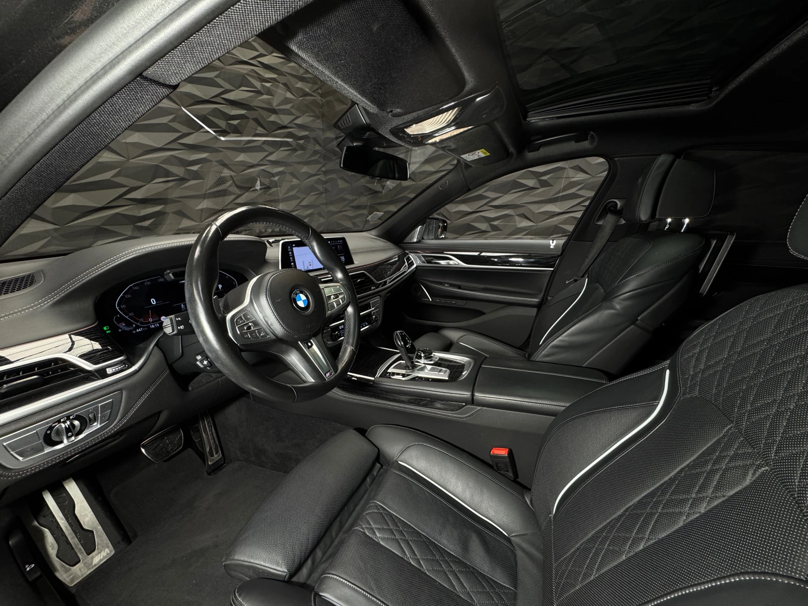 BMW 750 i xDrive M-sportpack 3d B&W* 360* Pano* 3xTV, снимка 11 - Автомобили и джипове - 55895966