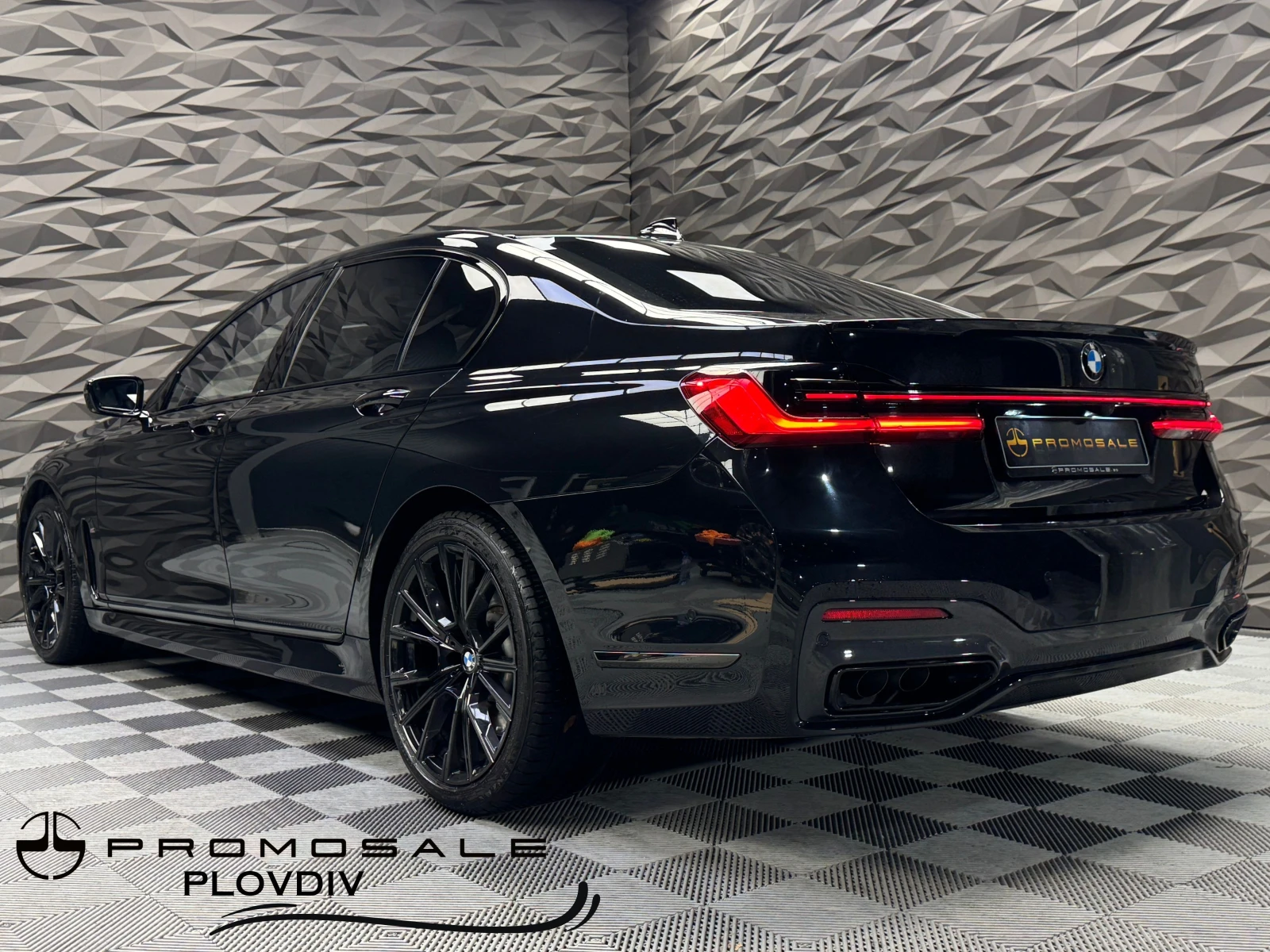 BMW 750 i xDrive M-sportpack 3d B&W* 360* Pano* 3xTV, снимка 3 - Автомобили и джипове - 55895966