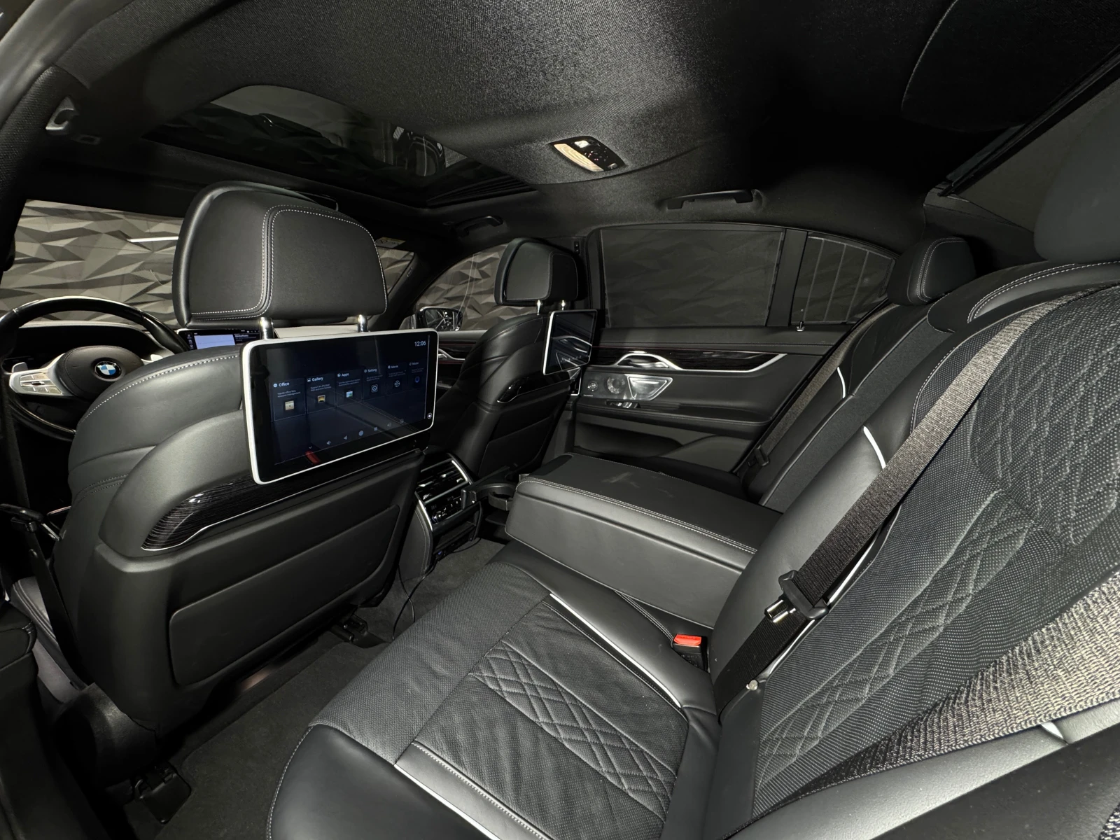 BMW 750 i xDrive M-sportpack 3d B&W* 360* Pano* 3xTV, снимка 6 - Автомобили и джипове - 55895966