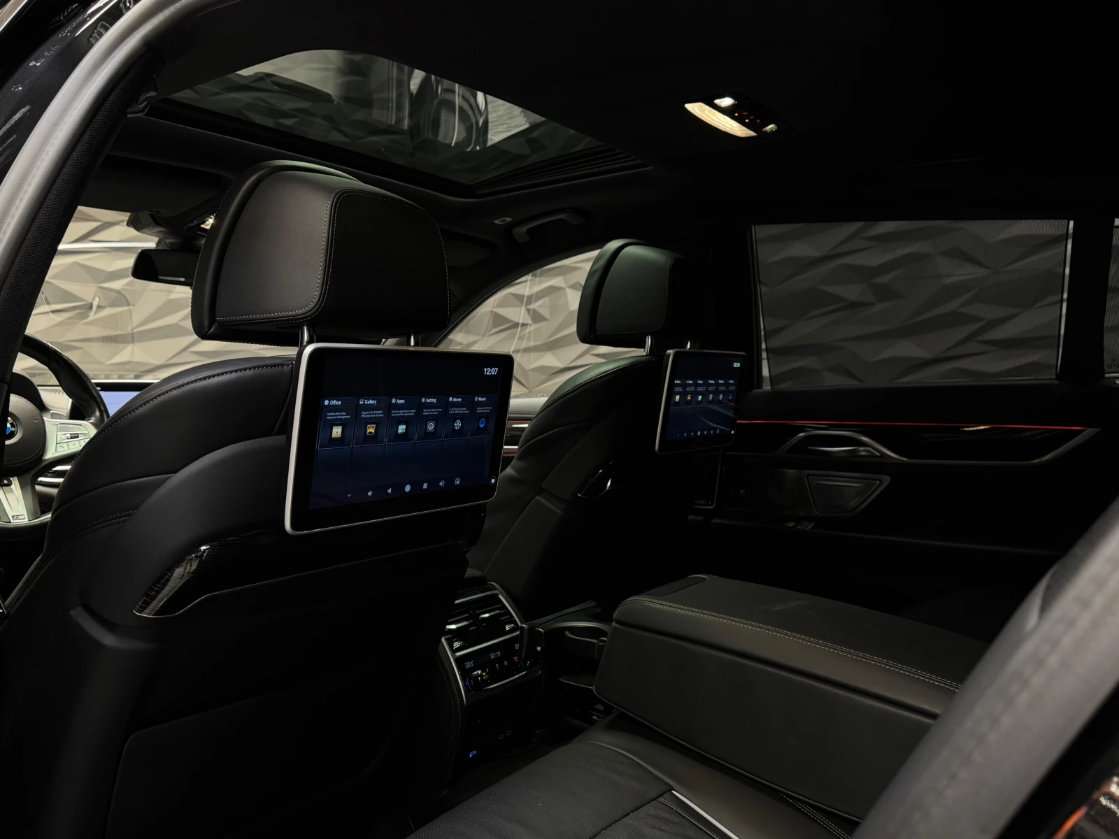 BMW 750 i xDrive M-sportpack 3d B&W* 360* Pano* 3xTV, снимка 16 - Автомобили и джипове - 55895966