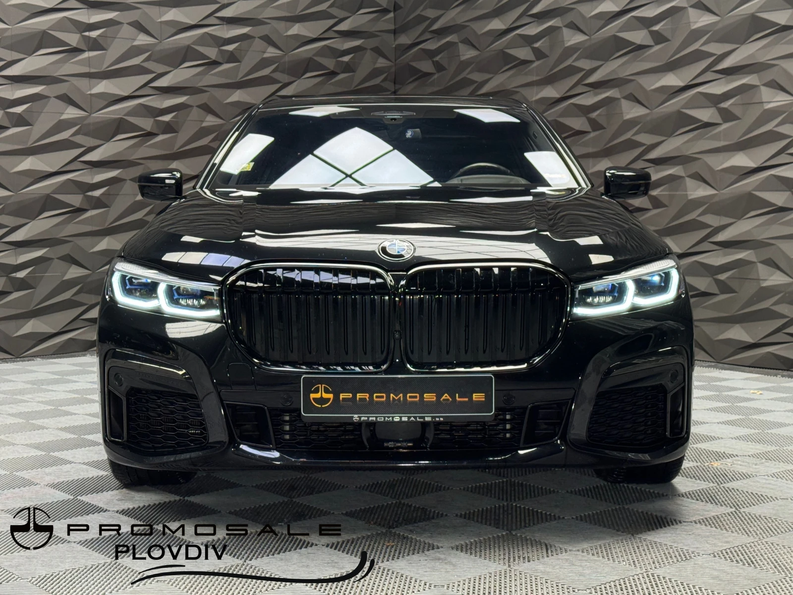 BMW 750 i xDrive M-sportpack 3d B&W* 360* Pano* 3xTV, снимка 2 - Автомобили и джипове - 55895966