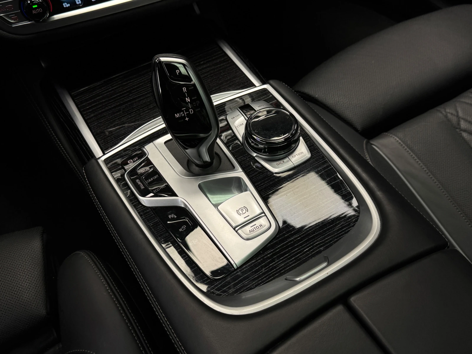 BMW 750 i xDrive M-sportpack 3d B&W* 360* Pano* 3xTV, снимка 14 - Автомобили и джипове - 55895966