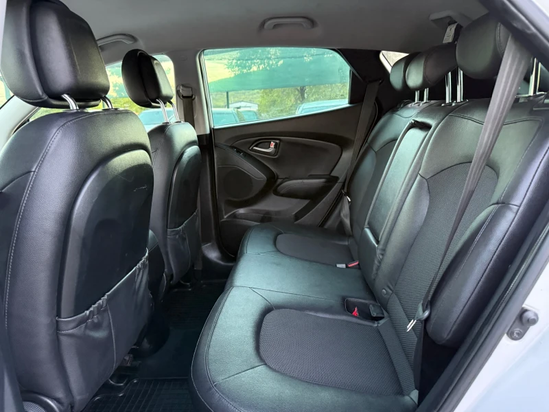 Hyundai IX35 2.0 CRDi 4x4 , снимка 9 - Автомобили и джипове - 51532361