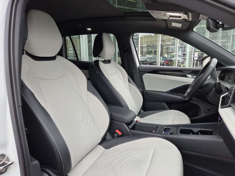 VW Tiguan * 4 Motion SE R Line Black * CARFAX * ЦЕНА ДО БГ, снимка 9 - Автомобили и джипове - 53254144