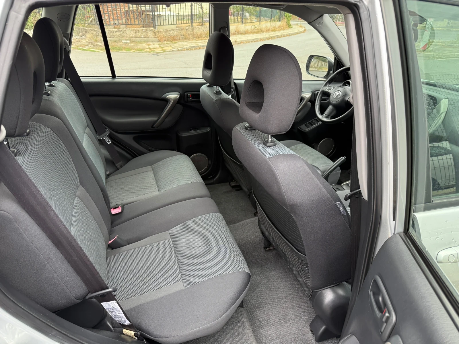 Toyota Rav4 2.0 D4D 116kc 4x4 173000km, снимка 10 - Автомобили и джипове - 53840543