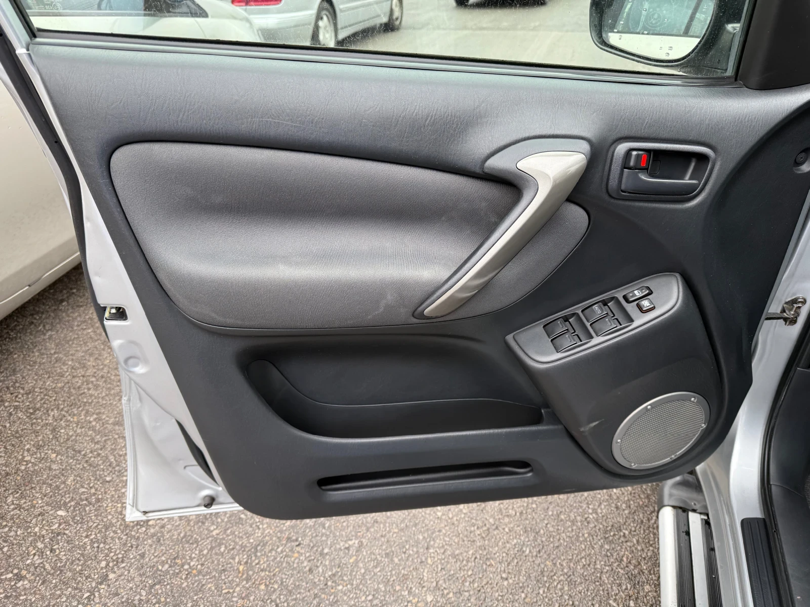 Toyota Rav4 2.0 D4D 116kc 4x4 173000km, снимка 14 - Автомобили и джипове - 53840543