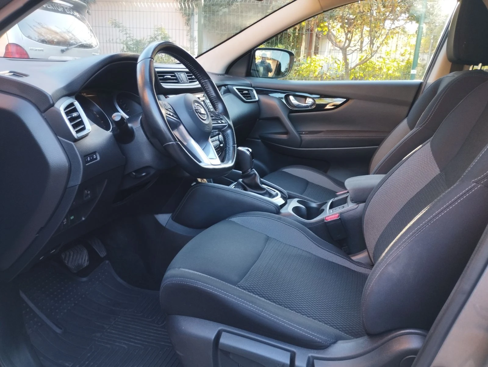 Nissan Qashqai, снимка 7 - Автомобили и джипове - 55615599