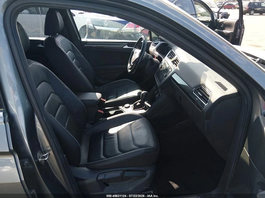 VW Tiguan SEL* PREMIUM* R-LINE* 4MOTION* КАМЕРА* ПОДГРЕВ* , снимка 10 - Автомобили и джипове - 55990711