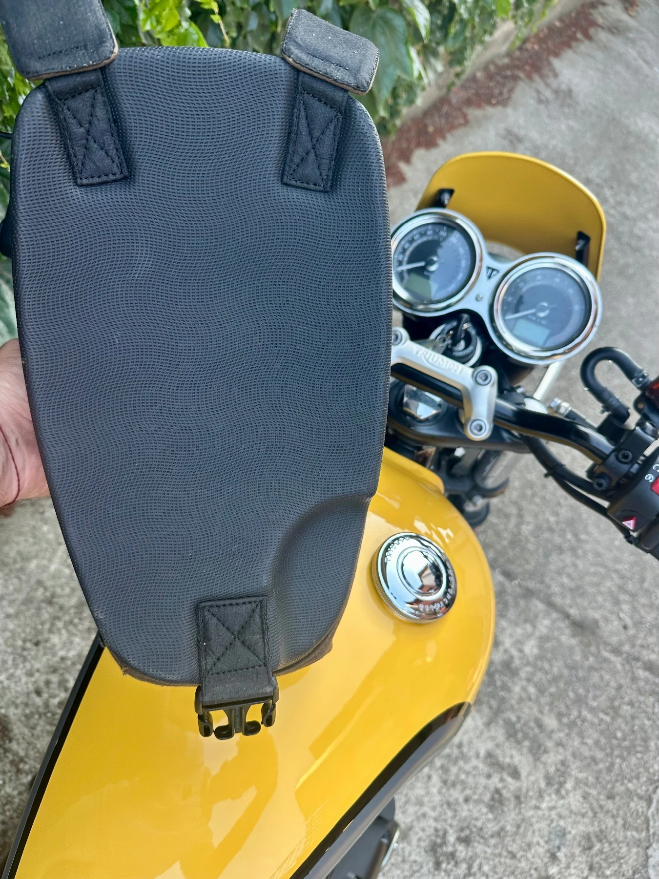 Triumph Street Twin Street CUP ABS ASR | Mobile.bg   17