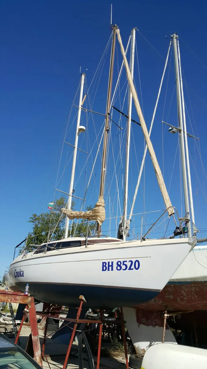 Ветроходна лодка Dehler Delanta , снимка 2 - Воден транспорт - 55288056